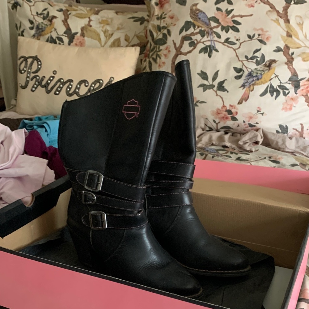 Boots - Picture 3 of 4